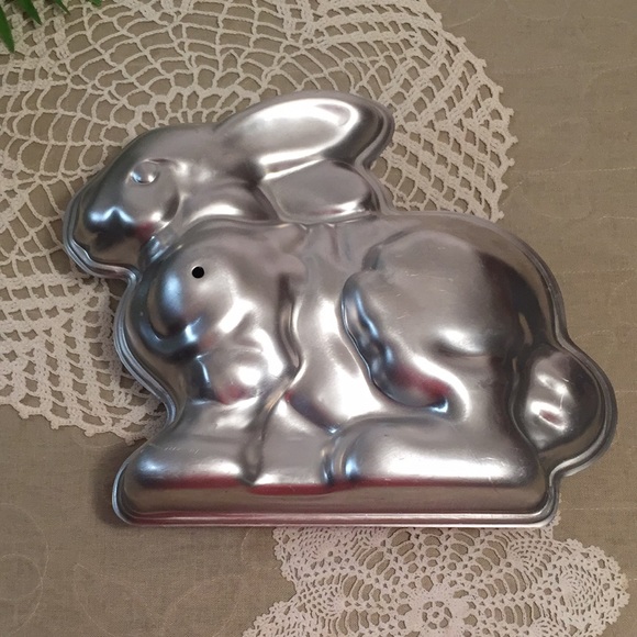 Vintage 3D Bunny Rabbit Cake Pan Mold - Picture 6 of 15